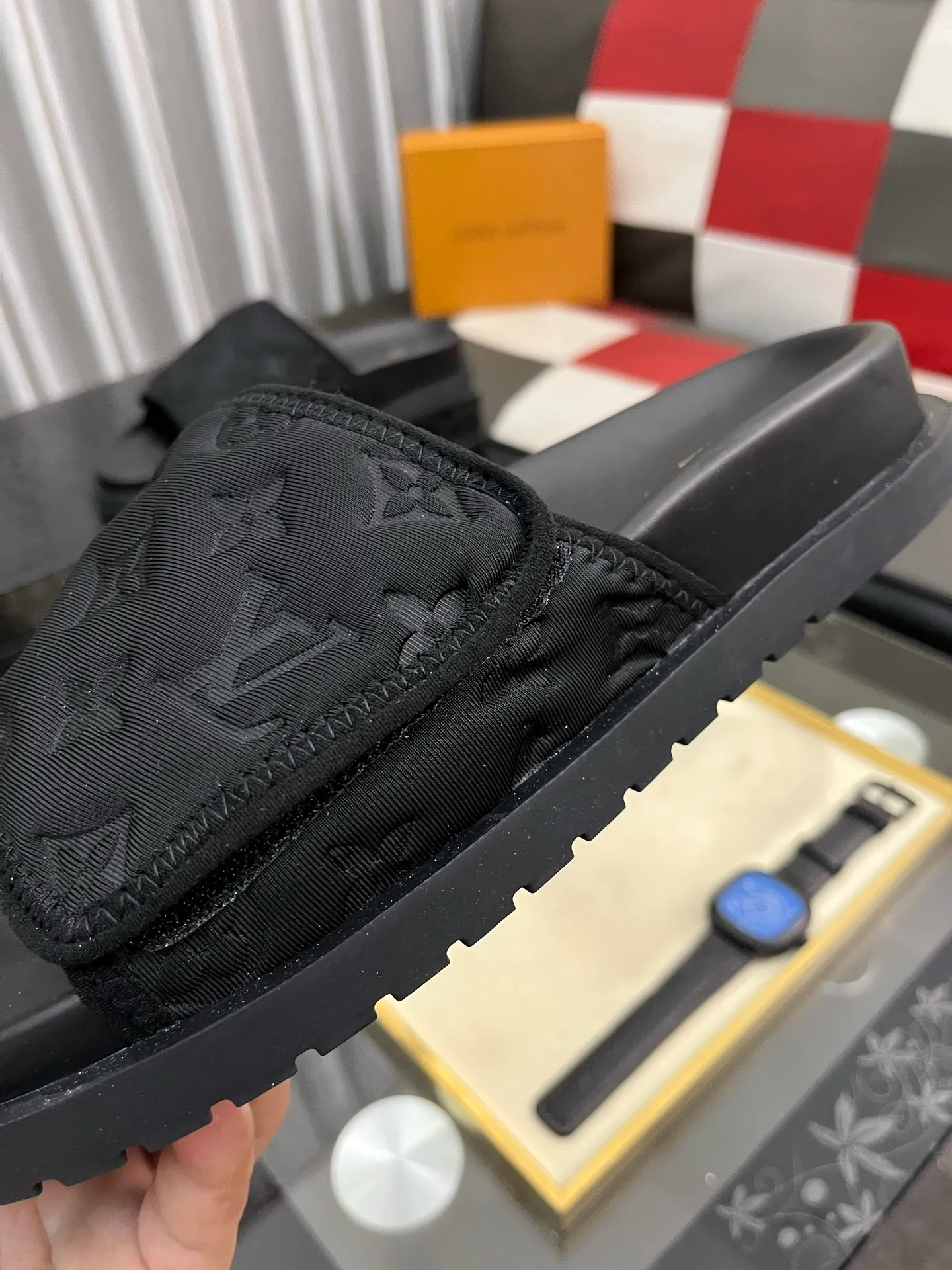 Men's men's shoes💰320⌚️⌚️[Louis Vuitton LV slippers] (high-end cowhide) counter 1:1 fashion style summer must-have! The designer used LV’s iconic outsole. The original simple slippers instantly become fashionable! The upper is made of flexible special cowhide leather straps alternately, and the workmanship is exquisite! A must-have for stylish men in summer, size 38-44